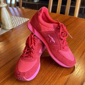 Kangaroos vintage style red sneakers w/ 2” secure side pockets Women 8.5 comfy!
